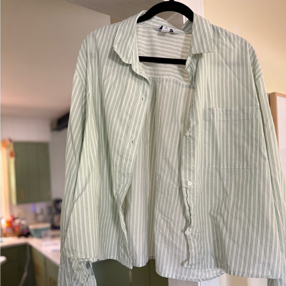 Old Navy Women’s Cropped Light Green Striped Button Down Shirt
